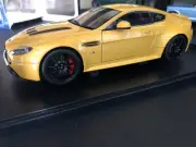 Autoart 1/18 AUTOart 70252 ASTON MARTIN V12 Vantage S 2015 Yellow Tang, new