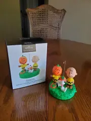 HALLMARK 2022 SNOOPY'S SCARECROW SHENANIGANS ORNAMENT - FEATIRES SOUND AND LIGHT