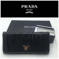 在飛比找蝦皮購物優惠-二手真品 Prada 扣式經典抓皺長夾 皮夾 LAMPO拉鍊