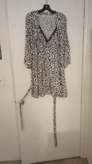 Hello Spring!!!! leopard print nightgown & robe size XL new with tags $10.00
