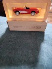 2001 Reader's Digest Red 1957 Chevrolet Corvette Coupe 1:64 Scale Die-Cast Car
