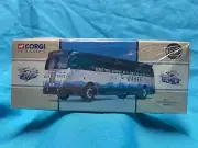 CORGI CLASSICS #98473 CHICAGO 1250 YELLOW COACH 743 " WAVES " BUS 1/50 SCALE MIB