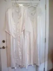 NWT CATO WOMAN PLUS SIZE 26/28W WHITE ROBE & GOWN SET