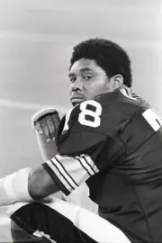 Defensive Lineman Dwight White Of The Pittsburgh Steelers Nfl 1976 OLD PHOTO