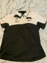 NRL AUTHENTICS SOUTHS RABBITOHS PLAYERS POLO SHIRT WOMENS BNWT SZ 18 (H66)