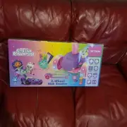 Jetson Gabby’s Dollhouse 2-Wheel Kick Scooter, Multi-Color~LED Lights~Foldable