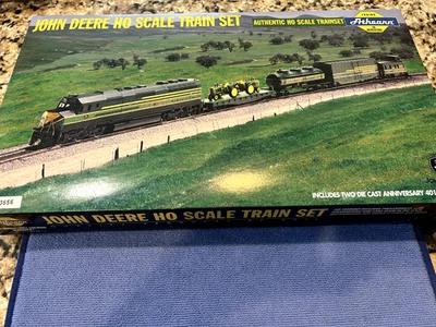John Deere HO Scale Train Set 4th Anniversary 4010 Tractors Athearn #03656+