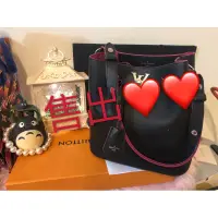 在飛比找蝦皮購物優惠-真品🎉🎉 LV- LOCKME BUCKET水桶包