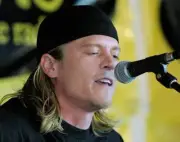 Puddle of Mudd frontman Wesley Scantlin performs an acoustic set o - Old Photo 1