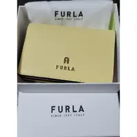 在飛比找蝦皮購物優惠-FURLA 淡黃色(鵝黃色) 金色LOGO 拼色 防刮 卡夾