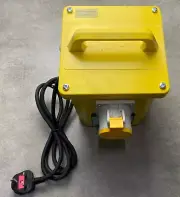 230/110V 3.3KVA Intermittent rated portable isolation transformer 1 x 32A socket