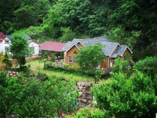 GukheeBig blue roof