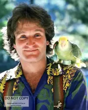 ROBIN WILLIAMS LEGENDARY ACTOR AND COMEDIAN - 8X10 PUBLICITY PHOTO (BB-176)