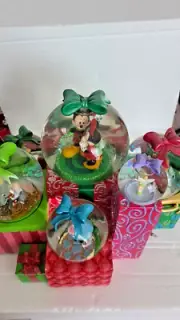 DisneyBIG!SnowGlobeNEW!WithMusicMinnie MickeyDumboAlicePinocchioBambyTinkerbell