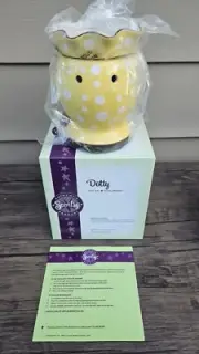 Scentsy Full Size Wax Warmer “Dotty” NO BULB T45
