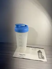 Tupperware Quick Shake Container Mixer 20 oz in Blue Protein Blend Travel New!