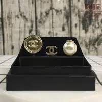 在飛比找蝦皮購物優惠-【哈極品】閒置商品《CHANEL珍珠 雙C 金幣 造型耳機塞