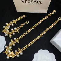 在飛比找Yahoo!奇摩拍賣優惠-義大利時尚品牌Versace凡賽斯尖刺鉚釘珍珠鎖鏈項鍊 手鍊