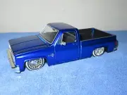1985 CHEVY C-10 SILVERADO 1:24 JADA OPENING HOOD DOORS TAILGATE, WIRE WHEELS