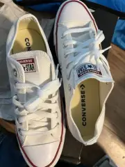 Converse Chuck Taylor Lo Top W7652 US Women 8.5, Optical White- New with box
