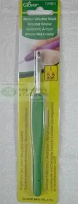 Clover Amour Crochet Hook, Easy Grip Elastomer Handle, 5.5mm #1048/I