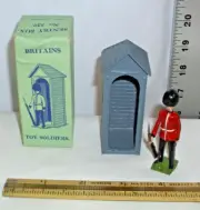 BRITAINS BRITISH ROYAL SENTRY BOX WITH SOLDIER NO. 329 BOXED