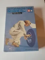 Vintage Tamiya 1/12 Motor Racing Team Mechanic wheel changing figure Sealed Box