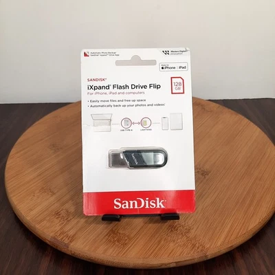 SanDisk 128GB iXpand Flash Drive Go USB Type A to Lightning IPhone IPad NEW