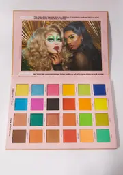 [KimChi Chic Beauty] x Naomi Smalls 2 Queens In 1 Desert Mad Maxine Shoot Yourself Eyeshadow Palette