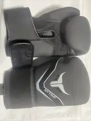 Marta Fusion 14 Oz Boxing Gloves Open Box