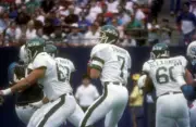 Quarterback Ken O'Brien of the New York Jets drops back to pass i - Old Photo 1