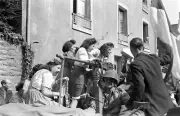 WW2 WWII Photo World War Two / US Army France August 1944 French Woman