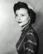 BETTY WHITE ACTRESS AND COMEDIAN - 8X10 PUBLICITY PHOTO (AB-453)