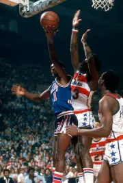Nate Archibald Kansas City Kings goes up for a layup over Truck R- 1976 Photo