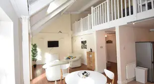 Beautiful Mezzanine Apartment FREE Car parking!