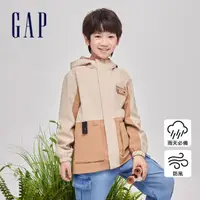 在飛比找momo購物網優惠-【GAP】男童裝 Logo印花防風防雨連帽外套-卡其色(89