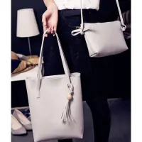 在飛比找蝦皮購物優惠-全新 現貨 韓版 簡約 時尚 流蘇三件組 灰色 子母包 包中