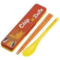 在飛比找樂天市場購物網優惠-小禮堂 迪士尼 奇奇蒂蒂 日製兩件式匙筷餐具組《棕.背影》環