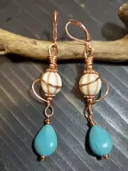 UNIQUE WHITE TURQUOISE HOWLITE/TURQUOISE DANGLE/COPPER BEAD ACCENT WIRE EARRINGS