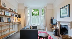 Stunning 2 Bed House w/Patio nr Queens Park