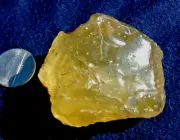 Libyan Desert Glass Meteorite Tektite impact specimen( 555 crt)CRISTOBALITE GEM