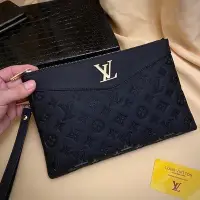 在飛比找Yahoo!奇摩拍賣優惠-意大利品牌 Louis vuitton LV男士手拿包 男生