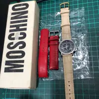 在飛比找Yahoo!奇摩拍賣優惠-義大利精品 MOSCHINO 手錶 圓型 紀念款，原紅色皮帶