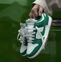 在飛比找Yahoo!奇摩拍賣優惠-Nike Dunk Low Green and Gold 清