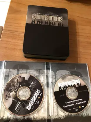 二手 Band of Brothers 諾曼第大空降 鐵盒 6片DVD