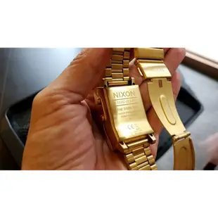 二手九新Nixon復古錄音機造型，個性報時金色手錶