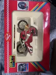 Guiloy 1/10 Scale Model Motorcycle 13804 - Ducati Super Bike 888 Fogarty