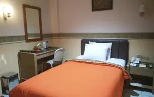 庫爾尼亞酒店Kurnia Perdana Hotel