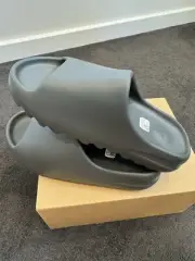 adidas Yeezy Slide Onyx - Size US10-✅