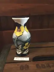 MOORCROFT POTTERY 2006 PANSY PARADE VASE 226/5 NIB (B)